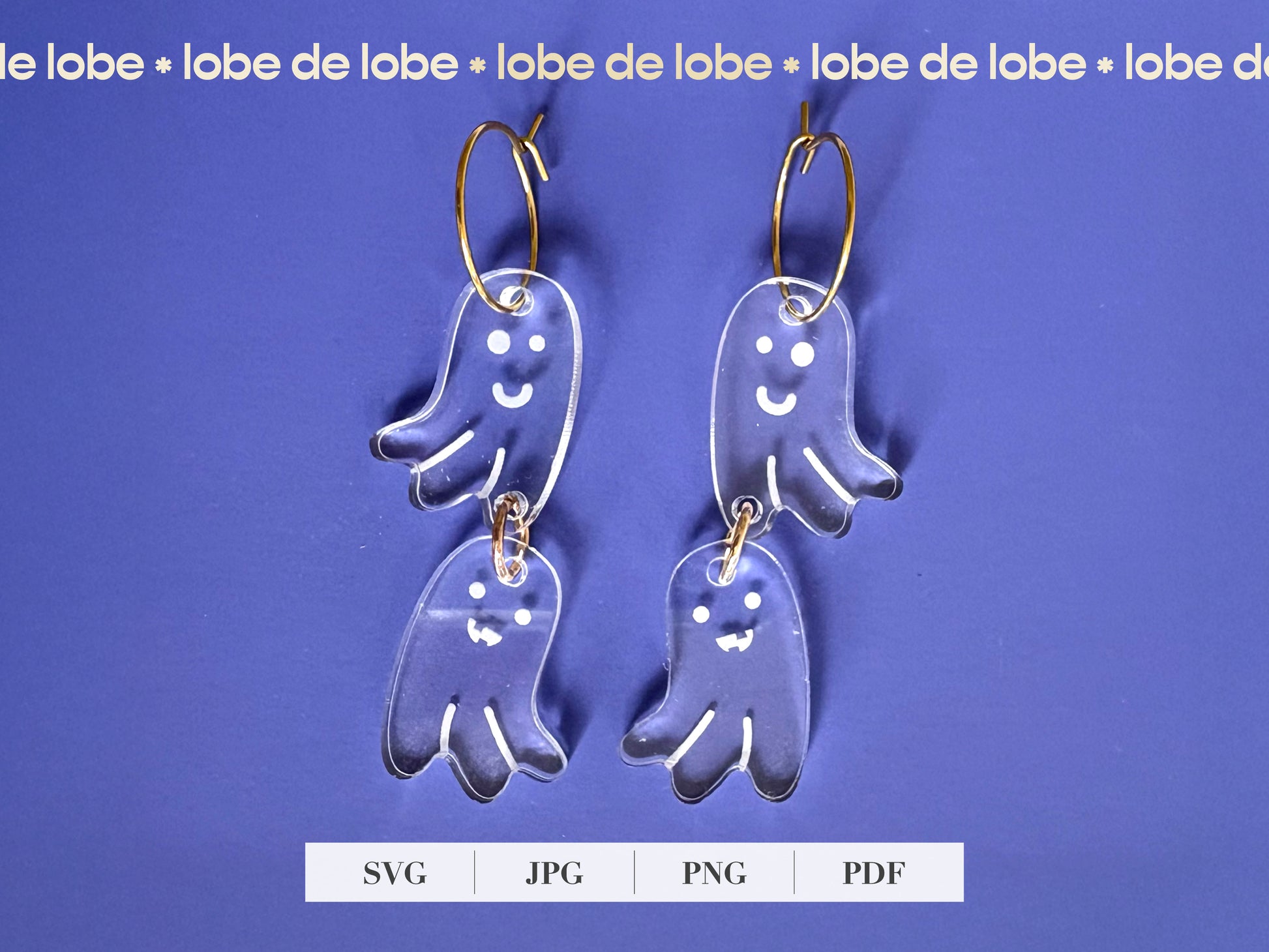 Transparent ghost-shaped earrings on a blue background with 'lobe de lobe' branding.